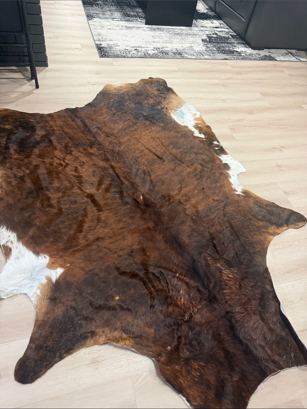 Brown and White Cowhide Rug - Luxurious Natural Hide Accent 89x70 - Picture 3 of 4
